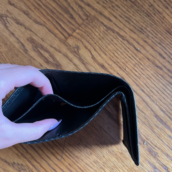 ◾️STEALTH MODE: New, carbon fiber leather trifold ID blocking wallet, never used - Picture 6 of 11